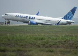 United Airlines Flight With Over 178 Passenger Rolls Off Runway In Houston