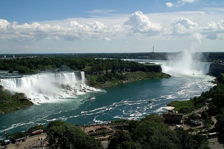 You’ll Be Shocked How Many People Get Killed by Niagara Falls!