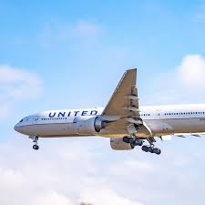 A United Airlines flight took a steep dive to just 800 feet above the Pacific Ocean