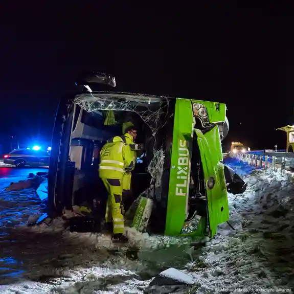 Germany: 2 dead in Flixbus crash on autobahn