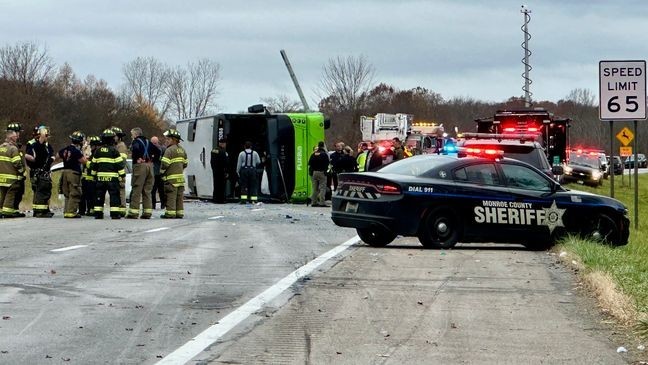 28 people hospitalized after tour bus en route to Niagara Falls crashes