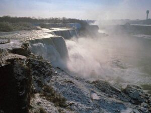 Here's what Niagara Falls looked like when it was turned off for the first time in 12,000 years