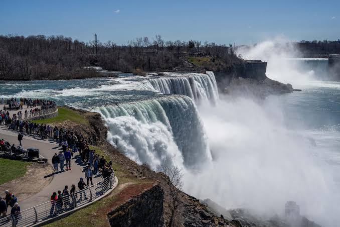 Woman and 2 children, including 5-month-old, fall to their deaths at Niagara Falls