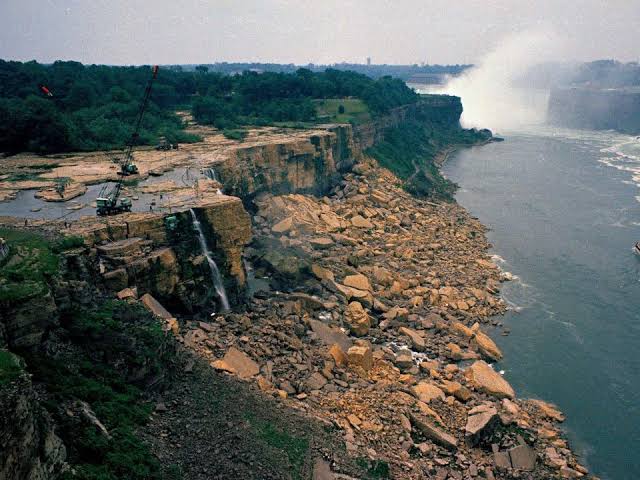 Here's what Niagara Falls looked like when it was turned off for the first time in 12,000 years