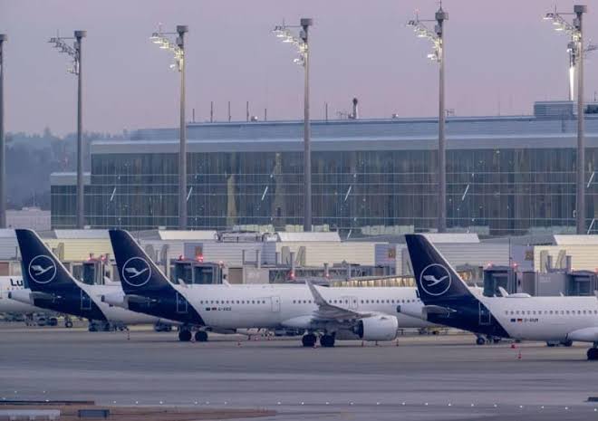 German court rules Lufthansa flight offset scheme is 'misleading'