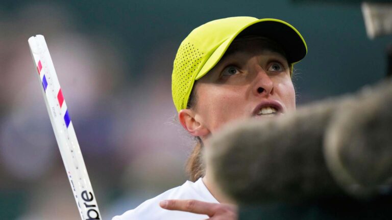 Iga Świątek zalewa się łzami: Tenis to bardzo mroczny świat, w którym zdrowie i uczucia zawodników nie mają znaczenia