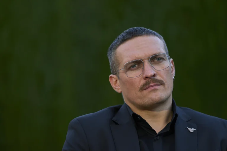 Ukraiński mistrz boksu Ołeksandr Usyk zwolniony po krótkim zatrzymaniu w Polsce.