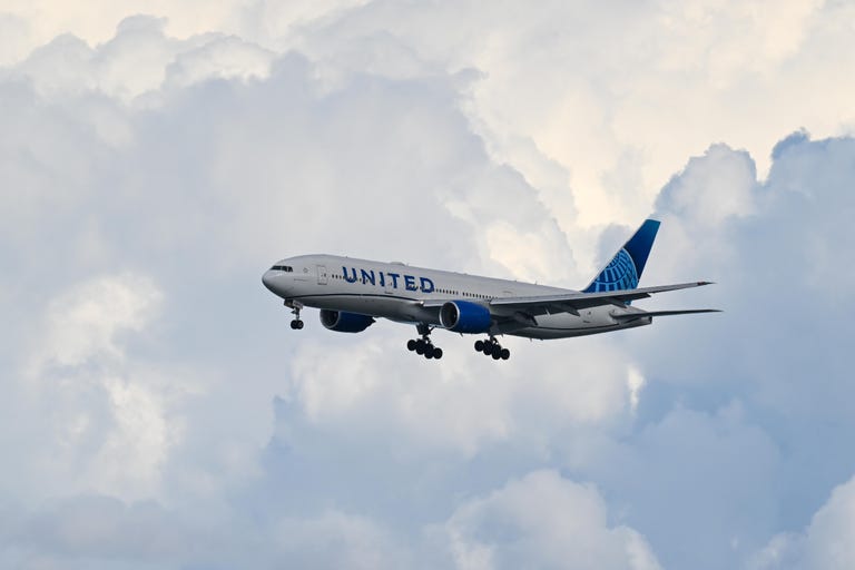 High-speed Starlink internet rollout on United Airlines planes begins - and it's free
