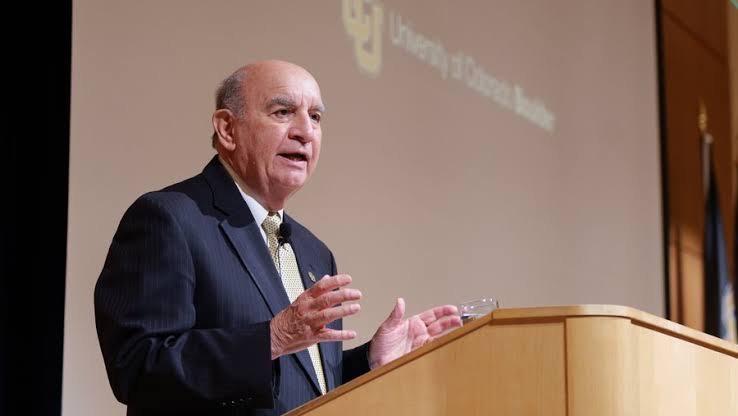 “CU Boulder in Shock: Heartbreaking News About Chancellor Philip DiStefano Shakes Campus”Shocking loss…Age 78