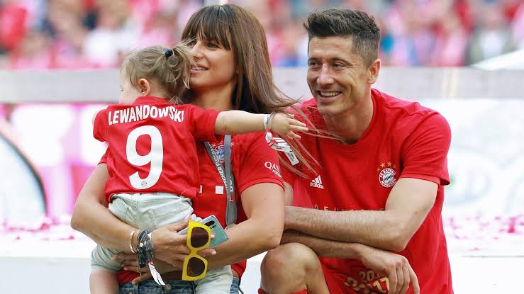 Skandal piłkarski: Była dziewczyna oskarża Lewandowskiego o potajemny romans i niespodziewane ujawnienie ciąży!