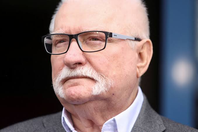 Lech Wałęsa wyraża „przerażenie i niesmak” wobec traktowania Zełenskiego przez Trumpa.