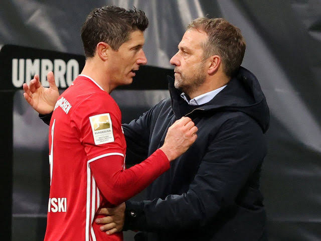“Nie jesteś wyjątkowy” – Hansi Flick wysyła brutalny przekaz, zawieszając Lewandowskiego