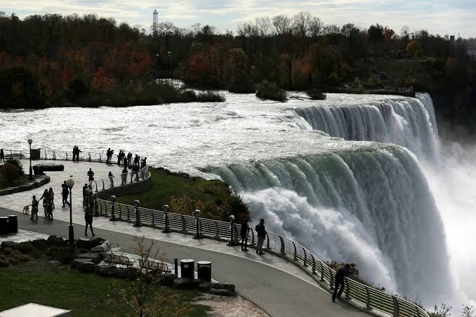 Mother, 2 children die after going over Niagara Falls safety rail: Police