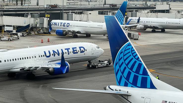 United Airlines Flight To Washington Dulles,Diverted,After Passenger Was Having Stomach Disorder That Lead To Her De…..