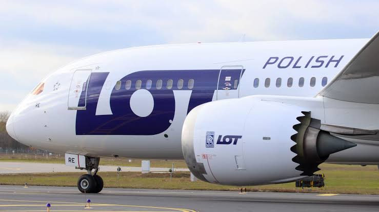 LOT Polish Airlines zwalnia 10 000 pracowników.