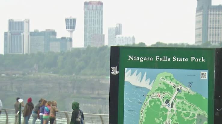 2 children among 3 dead after going over Niagara Falls