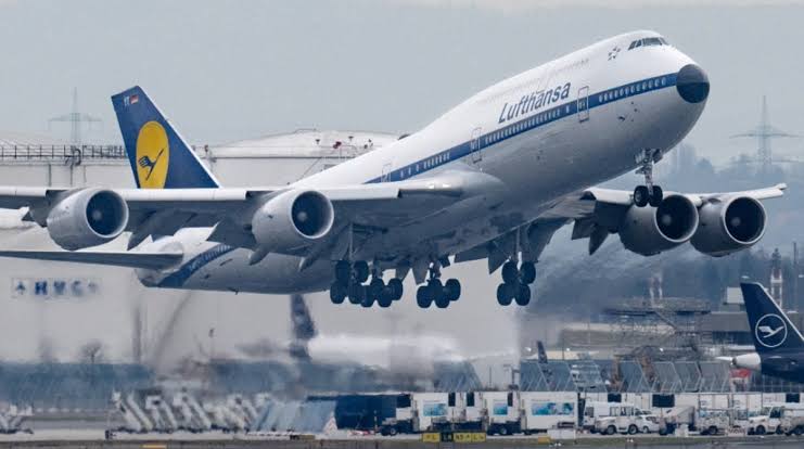 Lufthansa Airlines Flight with Over 166 passenger Rolls Off Runway