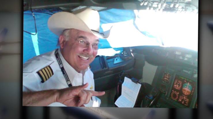 United Airlines Pilot Suffers Heart Attack Mid-Flight