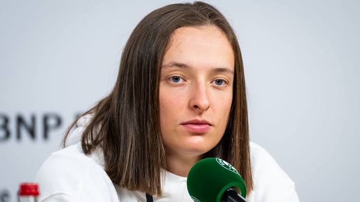 Iga Swiatek ‘not ready to answer that question’ and apologises to reporter