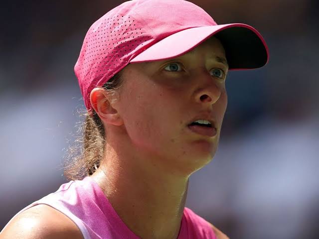 Iga Świątek, the world No. 1 tennis sensation, has once again captivated the tennis world with her remarkable performance at the 2024 BNP Paribas Open in Indian Wells. Donning her signature black and pink ensemble, Świątek not only showcased her exceptional skills on the court but also reaffirmed her status as a fashion icon in the tennis community.  A Triumph in Style: Świątek’s Dominant Performance  In the 2024 Indian Wells final, Świątek faced Greece’s Maria Sakkari, a familiar opponent from the 2022 final. The match unfolded with Świątek delivering a masterclass in tennis, defeating Sakkari 6-4, 6-0 in just over an hour. This victory marked her second Indian Wells title and her eighth WTA 1000 title, bringing her career tally to 19 WTA Tour titles. Notably, she achieved this feat without dropping a single set throughout the tournament, losing only 21 games in six matches—a testament to her dominance.   The Signature Black and Pink Ensemble  Beyond her athletic prowess, Świątek’s choice of attire has consistently drawn attention. Her black and pink outfit has become synonymous with her presence at Indian Wells, blending elegance with a modern flair. The black base exudes sophistication, while the pink accents add a touch of vibrancy, reflecting her dynamic personality both on and off the court.  Consistency in Excellence  Świątek