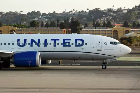 United flight makes emergency landing in Texas after 5 injured from turbulence