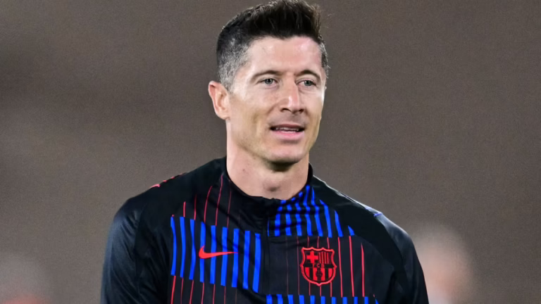 „Robert Lewandowski poniósł straty w meczu – szczegóły po 90 minutach gry.”