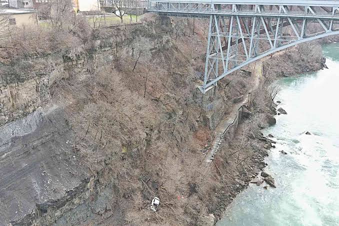 Man Survives After Pickup Truck Crashes Through Fence and into Niagara Falls Gorge