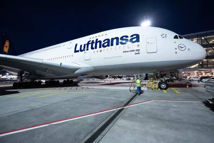 Lufthansa Airlines!!Passenger Dies Mid-Flight After Suffering Severe Blood Loss in Medical Emergency