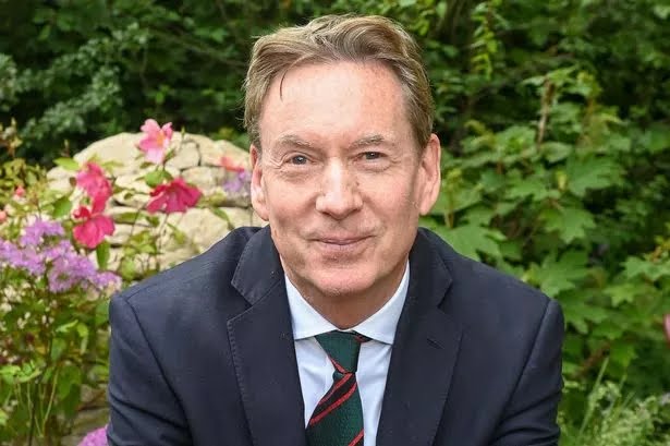 Oślepiony przez BBC Frank Gardner zmuszony był czołgać się do toalety, ponieważ polska linia lotnicza nie miała wózków inwalidzkich.