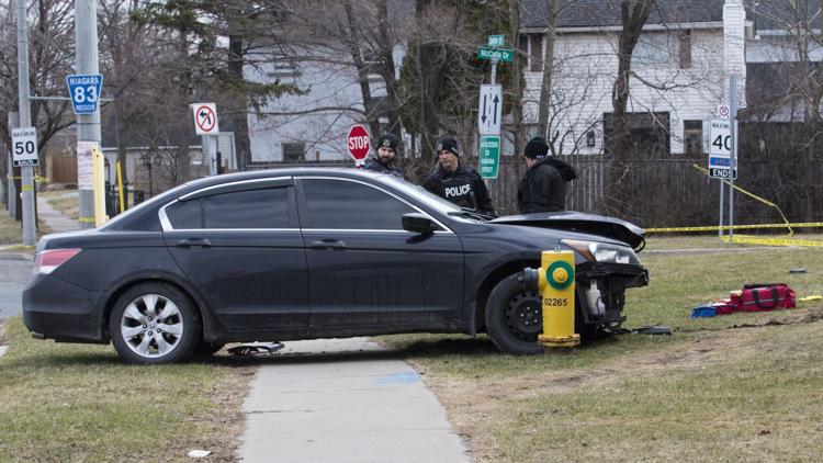 Man dies after being found shot in vehicle in Niagara Fall
