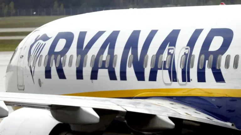 Ryanair sues ‘unruly’ passenger over flight diversion