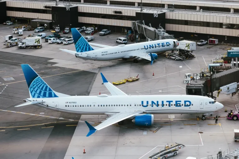 United Airlines Is So Unsure About the Economy It Offers Two Profit Scenarios