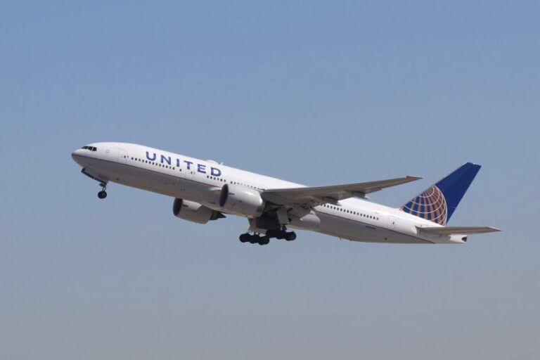 United Airlines Makes Emergency Landing After Unexpected Mid-Air Jolt