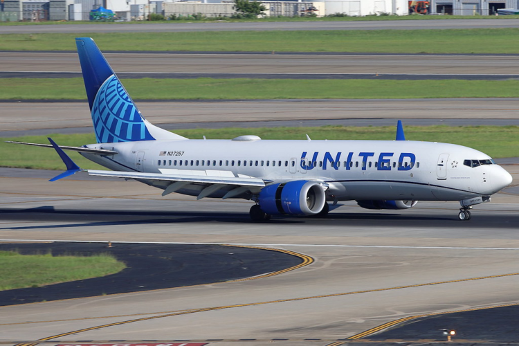 United Airlines Flight Attendant Removes 2-Year-Old Child Ventilator