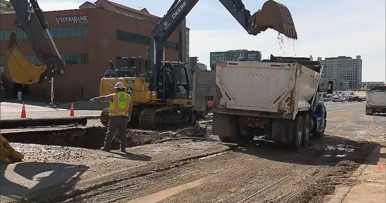 Water main break disrupts traffic on Colorado Boulevard in Denver