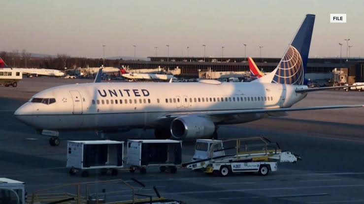 Cabin fire on United Airlines flight leads to an emergency landing at Dulles International Airport