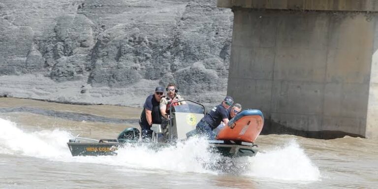 “Teen Girl Tragically Drowns in Colorado River After Falling Off Paddleboard Near Corn Lake”