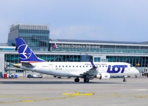 LOT Polish Airlines zawiesza loty do maja.

