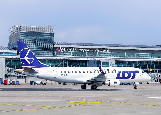 LOT Polish Airlines zawiesza loty do maja.