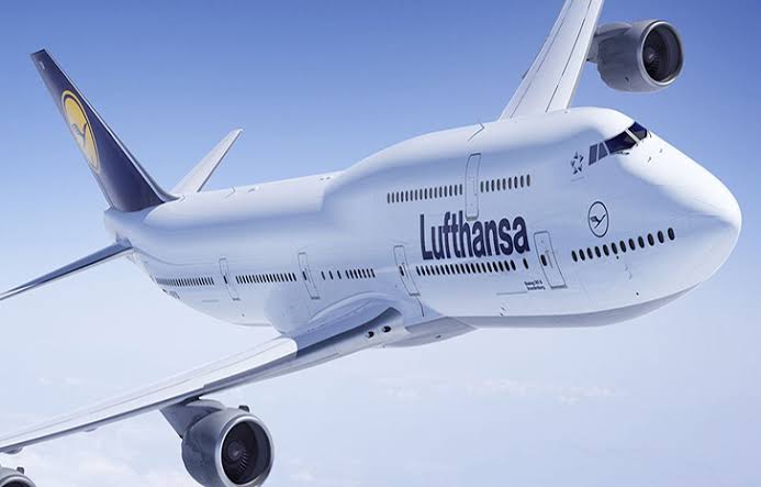 Lufthansa Flight LH569 Makes Emergency Landing in Algiers After Cabin Fills with Smoke