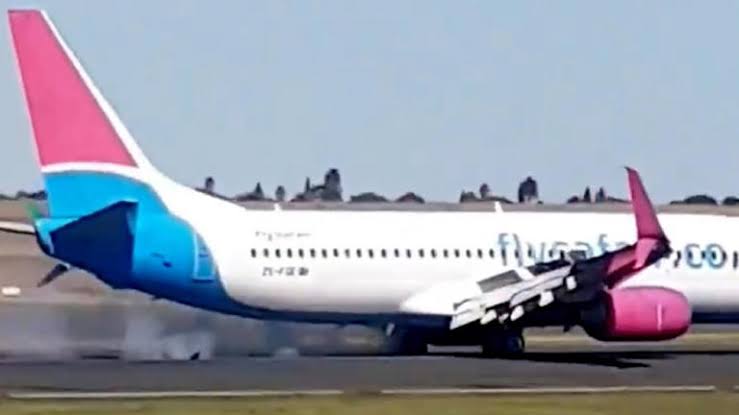 Lakers Beoing Makes Emergency Landing