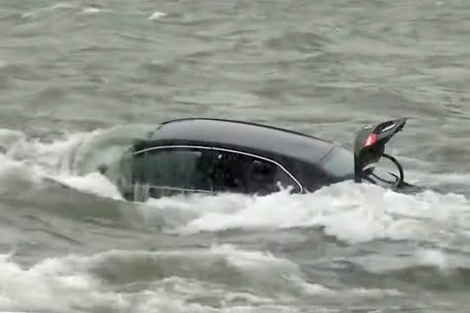 Sad News!! Woman Drove Car Into Icy River Above Niagara Falls on Purpose: Police