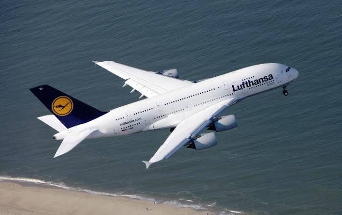 Chaos in the Sky: Lufthansa Flight LH511 Plunges 10,000 Feet in 20 Seconds, Passengers Injured