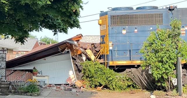 ‘It was loud’: Niagara Falls family cleaning up after train Smashed into garage…Cleared 10 peo….