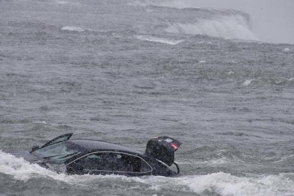 Tragedy at Niagara Falls: Woman Drives Into Icy Waters With Three Children