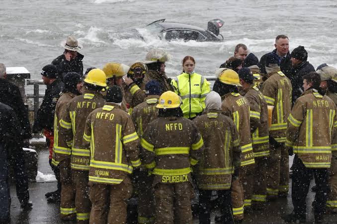 Mother Breaks Down!!! After Her 37 Years Old Daughter Ended up Inside Niagara falls