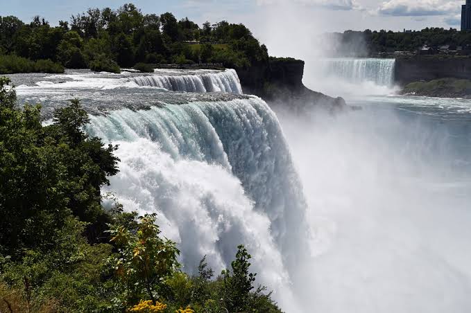 Missing Girl Found inside Niagara falls