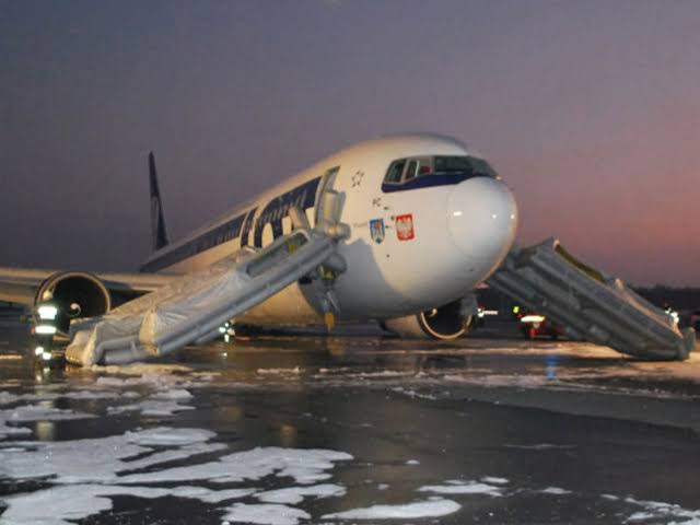 Lot Polish Airlines z warszawskiego lotniska – lot spada o 10 000 stóp w 10 sekund… Potwierdzone ofiary śmiertelne