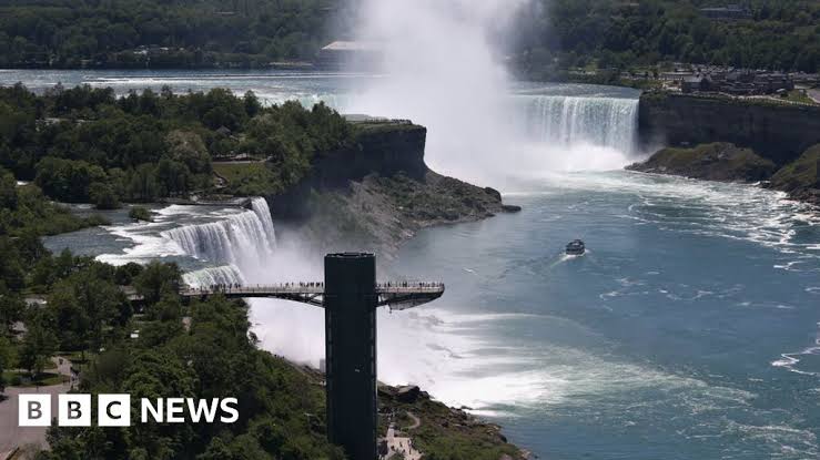 “Niagara Falls Claims Life of 29-Year-Old Student Who Slipped While Climbing Barrier for Photo”