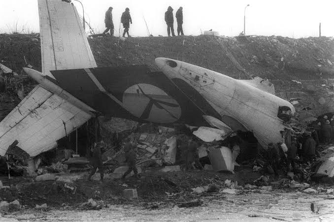 Tragedia na niebie: Katastrofa samolotu LOT po awarii silnika w powietrzu, 50 ofiar śmiertelnych